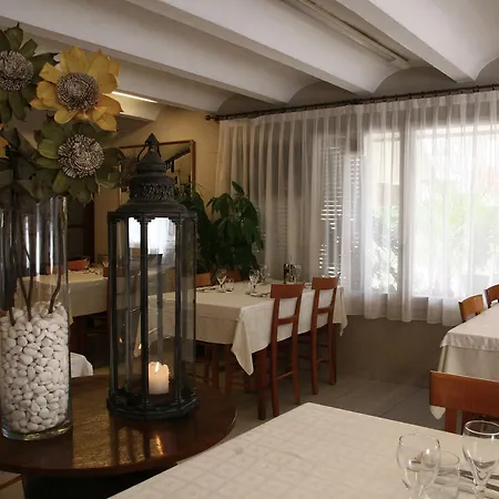 Carmelita Aparthotel 2*